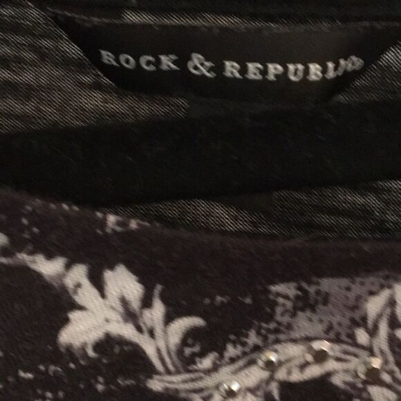 Rock & Republic t-shirt skulls studs Small Goth - Picture 5 of 16